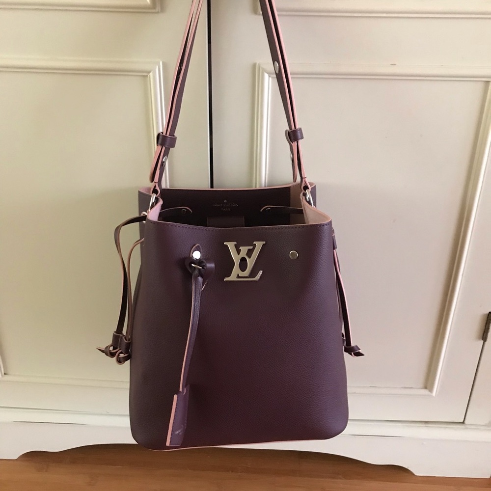 Lockme Bucket Vuitton